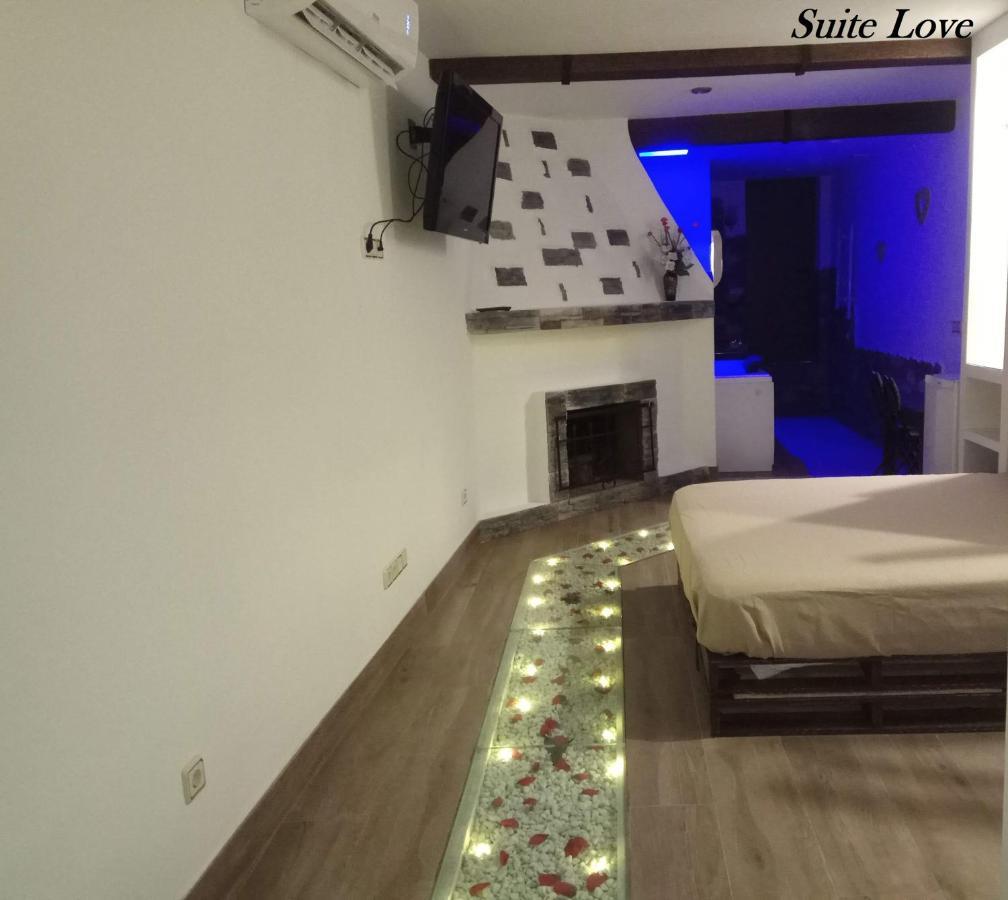 Suite Love Jacuzzi Uceda Bagian luar foto